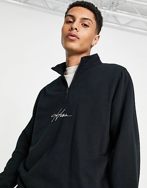Hollister – Sweatshirt in Schwarz mit Script-Logo an der Brust und kurzem R günstig online kaufen