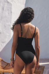 Next Badeanzug Bauchformender Bandeau-Badeanzug mit Twist-Detail günstig online kaufen