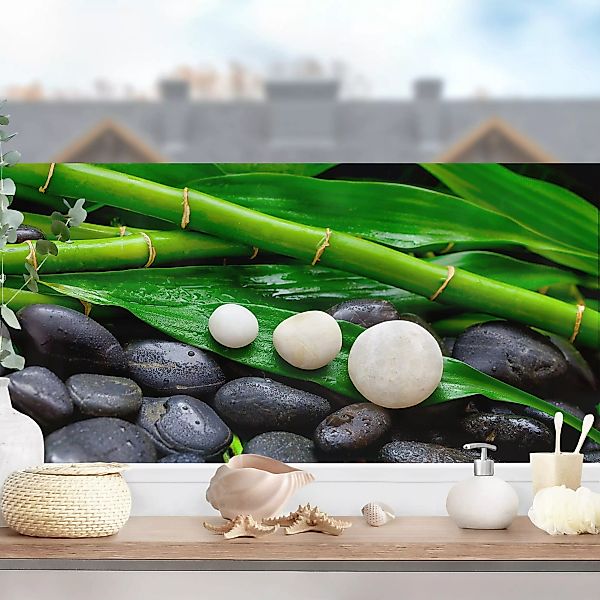 Fensterfolie Grüner Bambus mit Zen Steinen günstig online kaufen