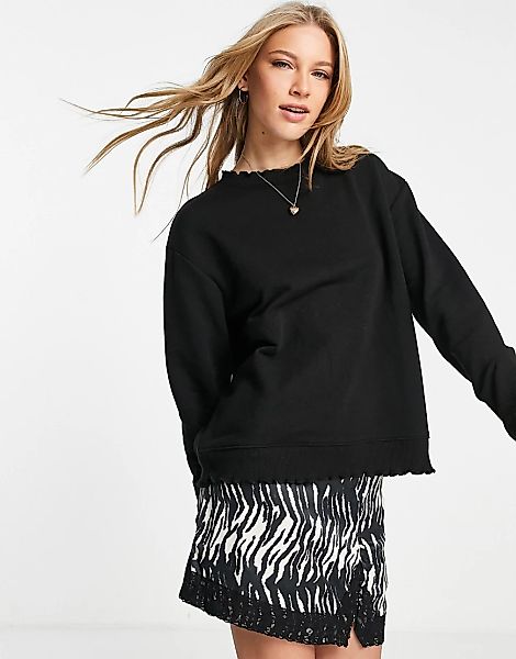 Topshop – Sweatshirt in Schwarz mit Rüschenkragen günstig online kaufen