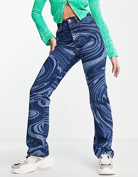 Topshop – Kort – Jeans aus Bio-Baumwollmix in Mittelblau mit Wirbelmuster günstig online kaufen