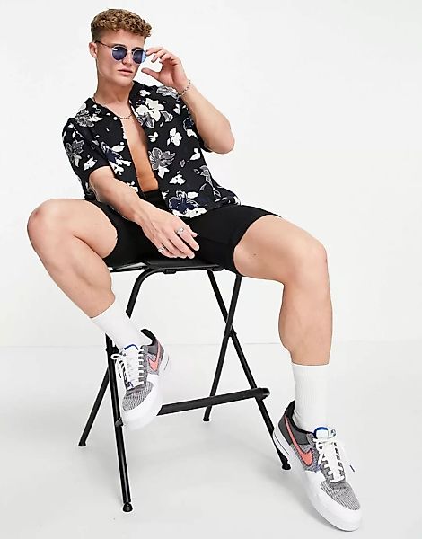 Calvin Klein – Kurzärmeliges Hemd mit Reverskragen und mehrfarbigem Blumenp günstig online kaufen