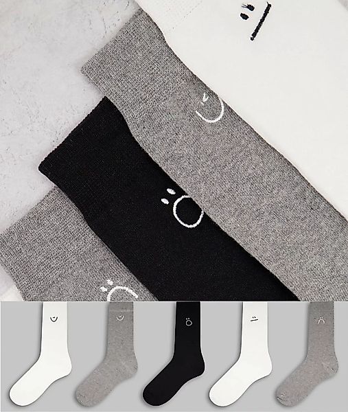 New Look – Bestickte Socken in Monochrom-Grau günstig online kaufen