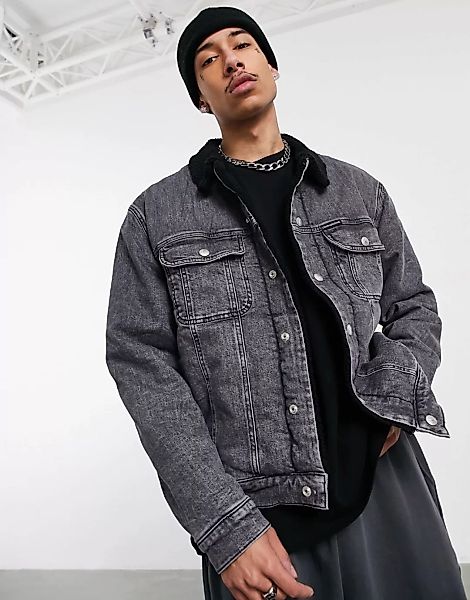 Calvin Klein Jeans – Jeansjacke mit Teddy-Kragen in verwaschenem Schwarz günstig online kaufen