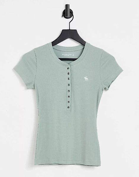 Abercrombie & Fitch – Shirt in Grün mit Knopfleiste und Logo günstig online kaufen