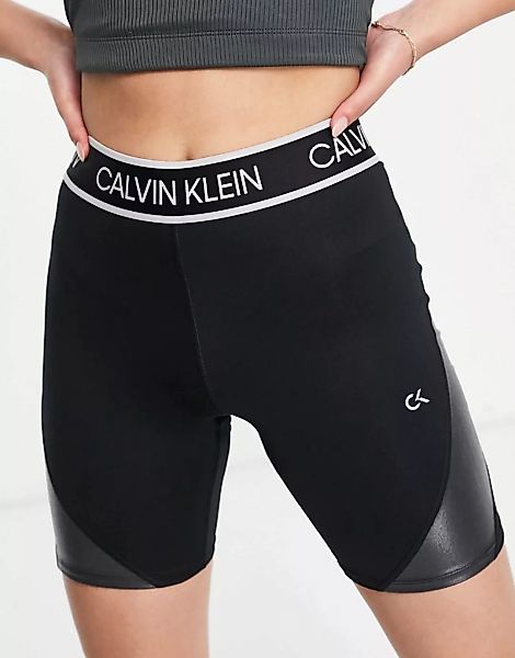 Calvin Klein Performance – Legging-Shorts in Schwarz mit Logo am Bund, Komb günstig online kaufen