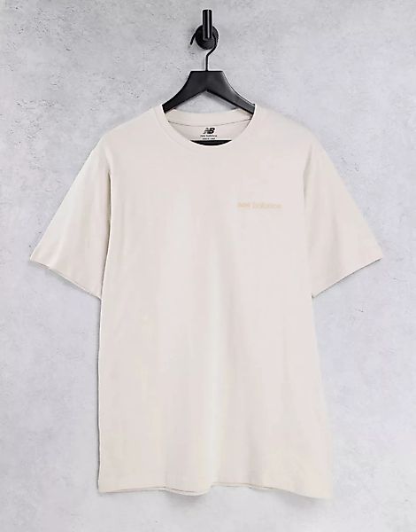 New Balance – T-Shirt in Beige mit linearem Logo, exklusiv bei ASOS-Neutral günstig online kaufen