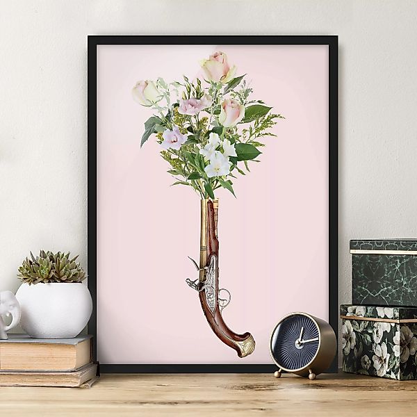 Bild mit Rahmen - Hochformat Pistole mit Blumen günstig online kaufen