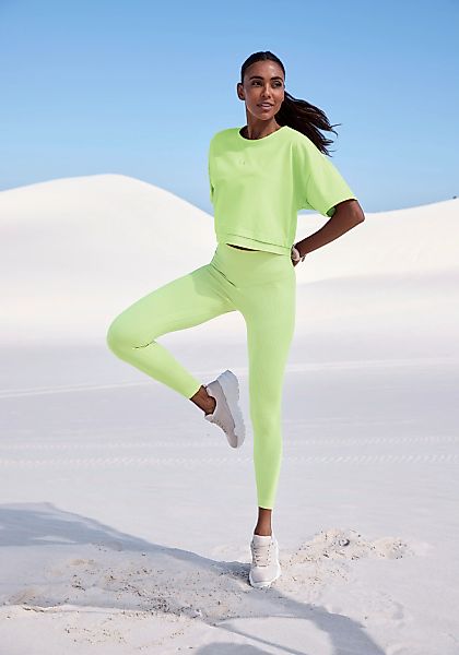 LASCANA Kurzarmshirt mit kastigem Schnitt und Lagen-Look günstig online kaufen