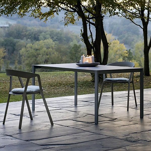 Kristalia Thin-K Aluminium Esstisch | Gartentisch | Aluminiumgrau günstig online kaufen