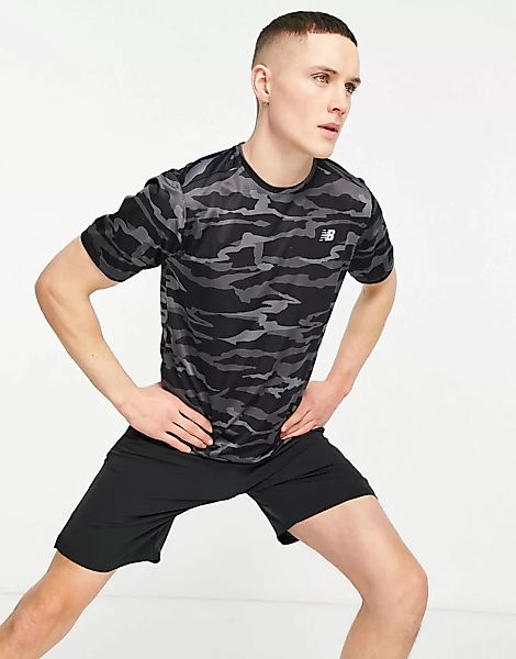 New Balance – Running Accelerate – T-Shirt in schwarzem Military-Muster günstig online kaufen