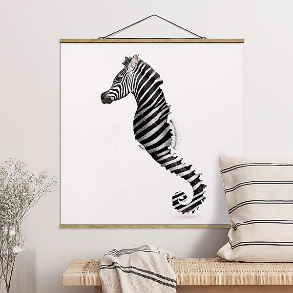 Stoffbild Tiere mit Posterleisten - Quadrat Seepferdchen mit Zebrastreifen günstig online kaufen