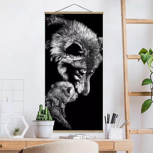 Stoffbild Tiere mit Posterleisten - Hochformat Wolf vor Schwarz günstig online kaufen