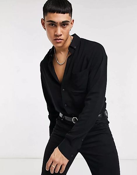 ASOS DESIGN – Oversize-Hemd in Schwarz aus Viskose mit geknöpftem Kragen günstig online kaufen