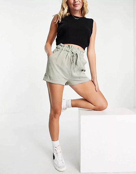 Pull&Bear – Shorts mit hohem Bund in Grün günstig online kaufen