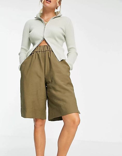 Topshop – Bermuda-Shorts in Khaki mit elastischer Rückseite-Grün günstig online kaufen