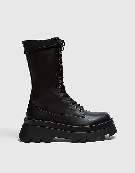 Pull&Bear – Flache Ankle-Boots in Schwarz mit dicker Sohle und seitlichem R günstig online kaufen