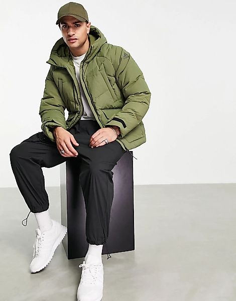 adidas Outdoor – Premium-Daunenjacke mit Taschen in Khaki-Grün günstig online kaufen