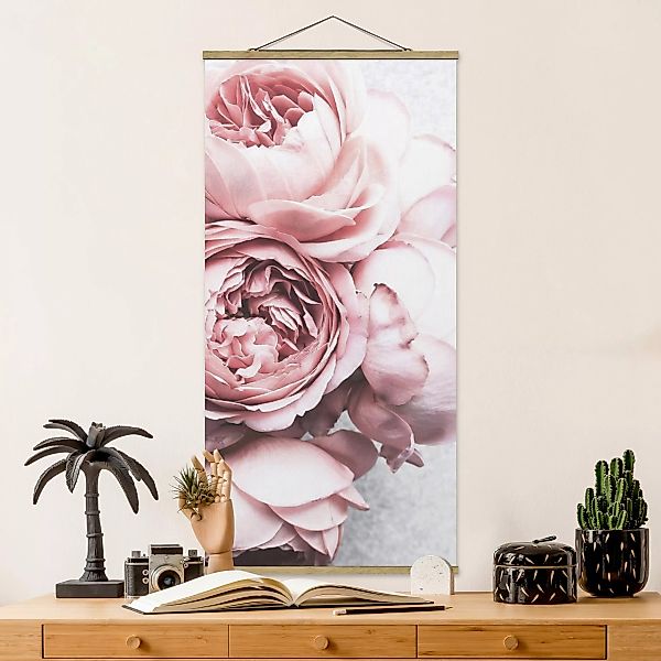 Stoffbild Blumen mit Posterleisten - Hochformat Rosa Pfingstrosenblüten Sha günstig online kaufen