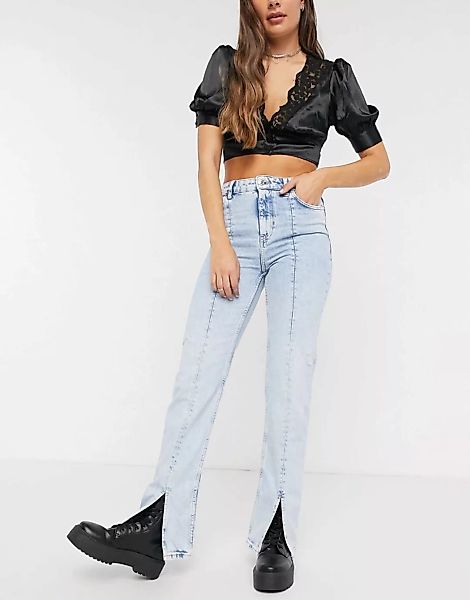 Bershka – Jeans in Hellblau im Stil der 90er mit Schlitzen günstig online kaufen