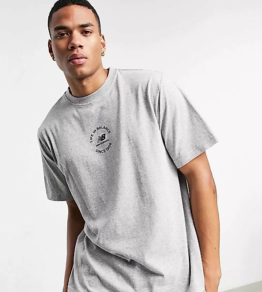 New Balance – Oversized-T-Shirt in Grau mit „Life in Balance“-Print günstig online kaufen