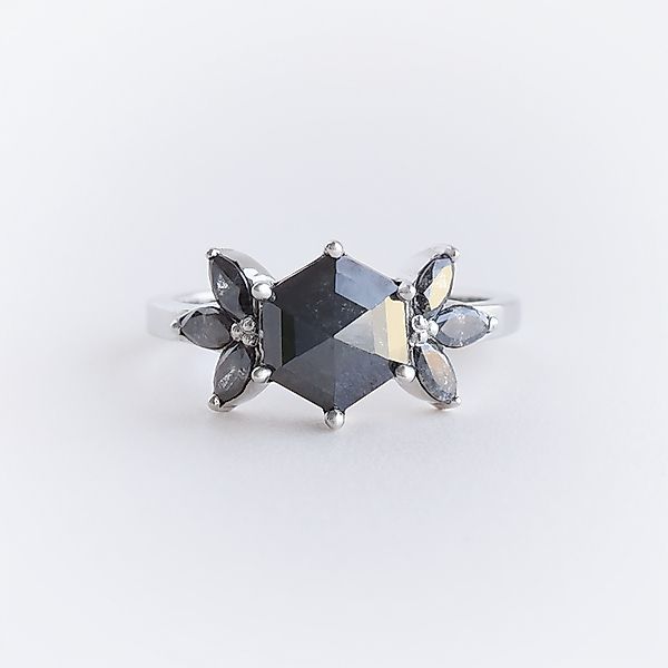 Ring Mit Hexagon Salt And Pepper Diamanten Und Marquise Diamanten Bonnie günstig online kaufen
