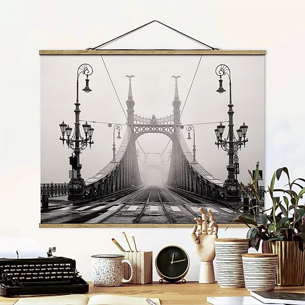 Stoffbild Architektur mit Posterleisten - Querformat Brücke in Budapest günstig online kaufen