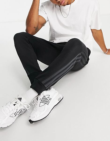 adidas – Jogginghose in Schwarz mit drei Streifen günstig online kaufen