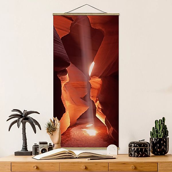 Stoffbild Berge mit Posterleisten - Hochformat Lichtschacht im Antelope Can günstig online kaufen