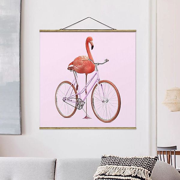 Stoffbild Tiere mit Posterleisten - Quadrat Flamingo mit Fahrrad günstig online kaufen