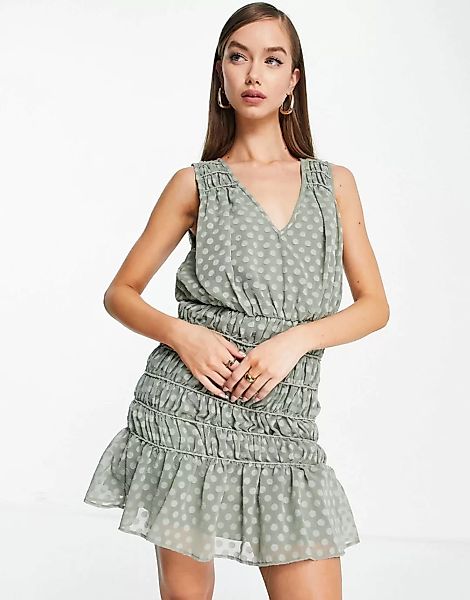 ASOS DESIGN – Weiches, ärmelloses Minikleid mit Rüschenrock und Punktestruk günstig online kaufen