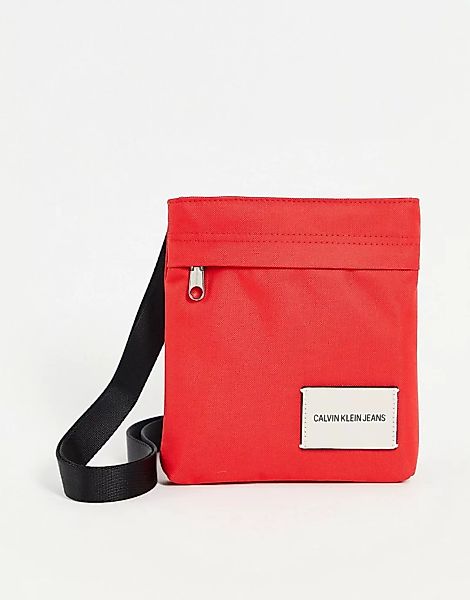 Calvin Klein – Umhängetasche mit Logo in Rot günstig online kaufen