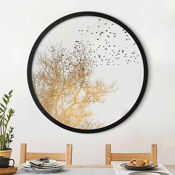 Rundes Gerahmtes Bild Vogelschwarm vor goldenem Baum günstig online kaufen