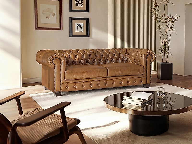 Chesterfield Ledersofa 3-Sitzer - Büffelleder - Karamellbraun - BRENTON günstig online kaufen