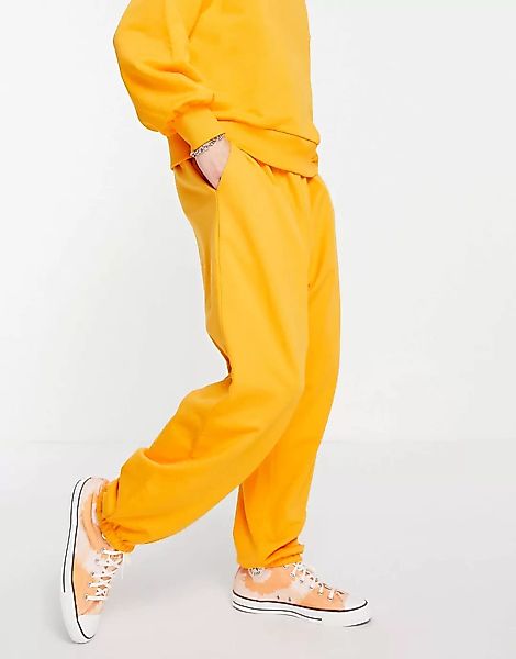 ASOS DESIGN – Super-Oversize-Jogginghose in leuchtendem Orange mit Tasche, günstig online kaufen
