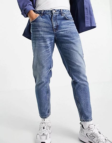 ASOS DESIGN – Klassische, feste Jeans mit dunkelblauer „Less Thirsty“-Wasch günstig online kaufen
