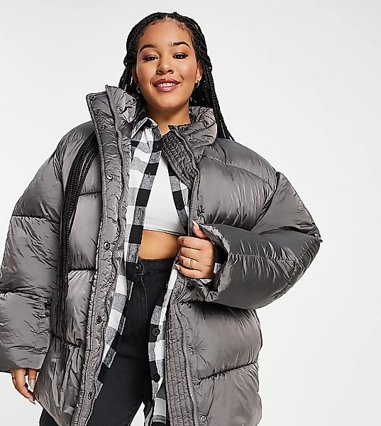 ASOS DESIGN Curve – Luxe – Wattierte Oversize-Jacke in Anthrazit mit glänze günstig online kaufen