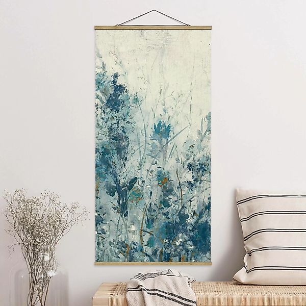 Stoffbild Blumen mit Posterleisten - Hochformat Blaue Frühlingswiese I günstig online kaufen