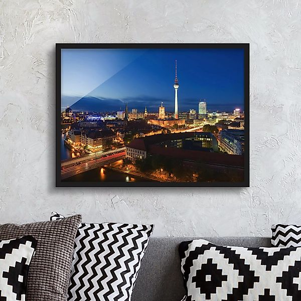 Bild mit Rahmen - Querformat Fernsehturm bei Nacht günstig online kaufen