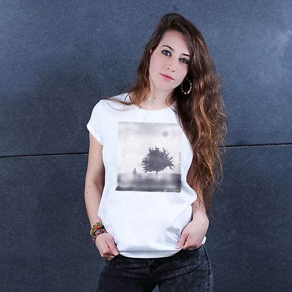 Go Outside And Be Gentle - Frauenshirt Aus Biobaumwolle günstig online kaufen