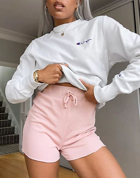 In The Style – Gerippte Babylock-Shorts in Blush-Rosa günstig online kaufen