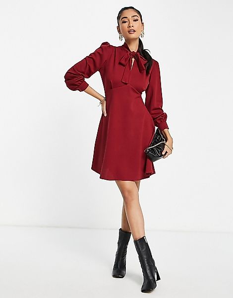 Trendyol – Langärmliges, ausgestelltes Minikleid in Rot günstig online kaufen