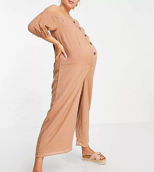 ASOS DESIGN Maternity – Genoppter, schulterfreier Jumpsuit in Sand mit Knop günstig online kaufen