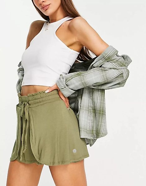 Cotton:On – Active – Zweilagige Shorts in Grün-Rosa günstig online kaufen