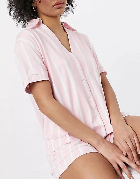 Chelsea Peers – Pyjama-Set aus Hemd und Shorts in Rosa gestreift günstig online kaufen