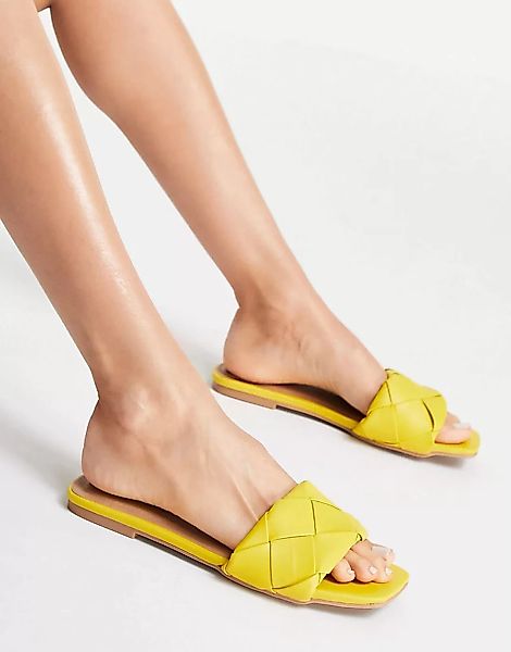 ASOS DESIGN – Forty – Flache, geflochtene Sandalen in Gelb günstig online kaufen
