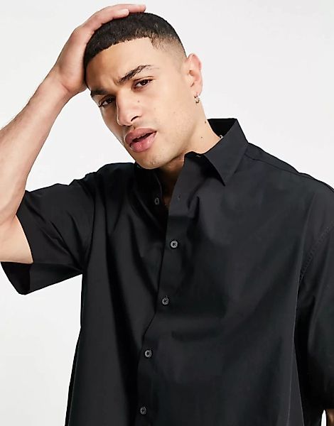 ASOS DESIGN – Kastiges, kurzärmliges Oversize-Hemd in Schwarz günstig online kaufen