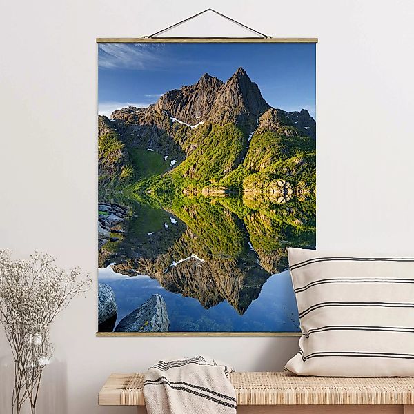 Stoffbild Berge mit Posterleisten - Hochformat Berglandschaft mit Wasserspi günstig online kaufen
