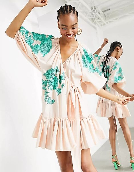 ASOS EDITION – Besticktes Mini-Wickelkleid mit Stufensaum in Bonbonrosa günstig online kaufen