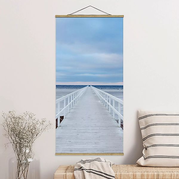 Stoffbild Strand mit Posterleisten - Hochformat Brücke in Schweden günstig online kaufen